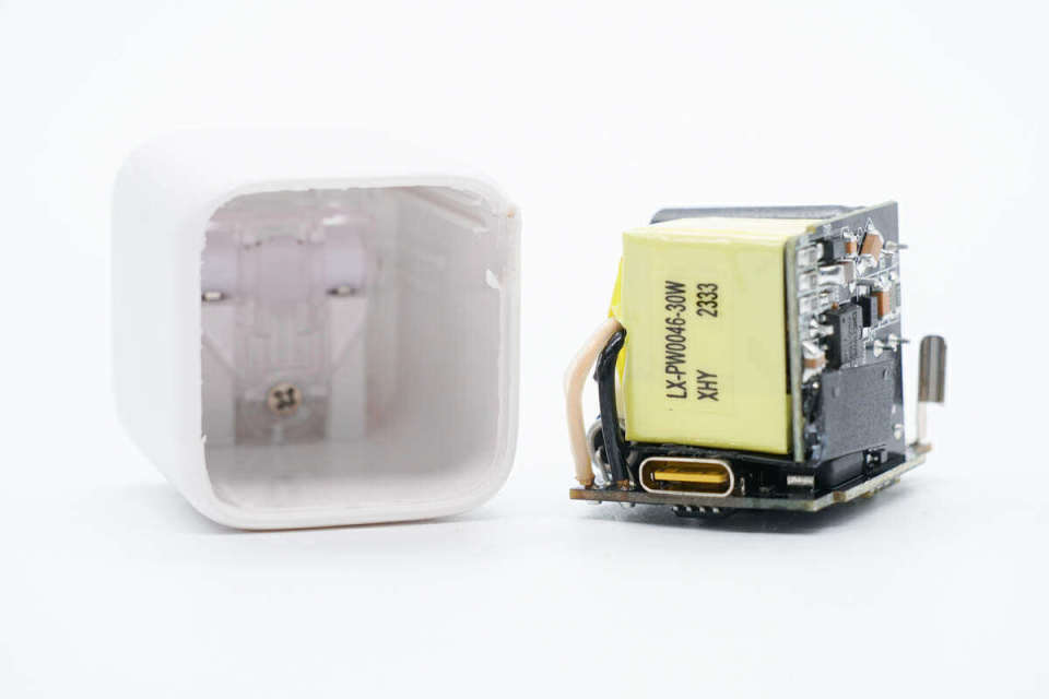 小巧迷你，iPhone 15新機(jī)用戶的理想之選 大麥30W氮化鎵快充拆解評(píng)測