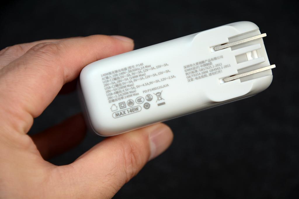 三口快充，出行無憂 IDMIX大麥140W氮化鎵充電器，商務(wù)差旅的智能能量站