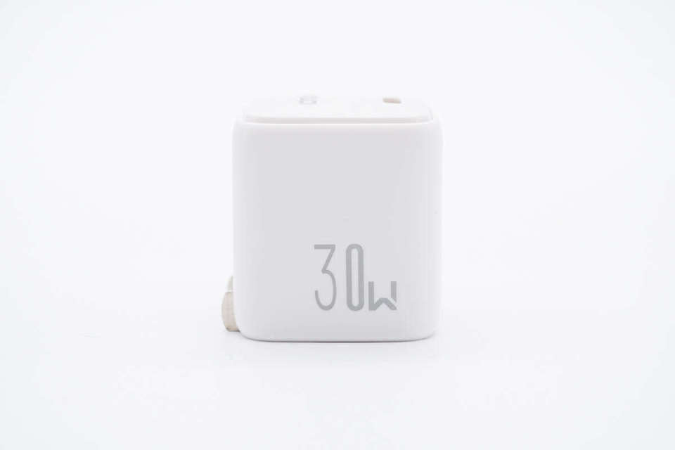 小巧迷你，大麥30W氮化鎵快充拆解 iPhone 15新機用戶的理想充電伴侶